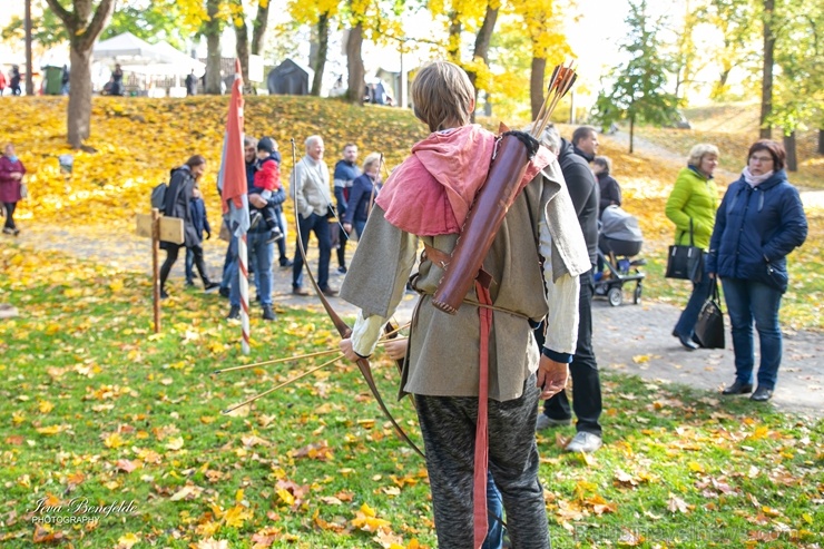 Kuldīgā ar bagātīgu tirdziņu, gardiem ēdieniem, dzērieniem un izklaidēm ikvienu apmeklētāju sagaidīja nozīmīgākais rudens pasākums – Hercoga Jēkaba ga 267623