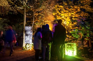 Vienkoču parkā norisinājās Uguns Nakts, kura mērķis ir vienu īso rudens dienu padarīt ilgāk gaišu, dot iespēju uzlādēt sevi ar sveču gaismu un siltumu 19