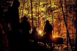 Vienkoču parkā norisinājās Uguns Nakts, kura mērķis ir vienu īso rudens dienu padarīt ilgāk gaišu, dot iespēju uzlādēt sevi ar sveču gaismu un siltumu 20