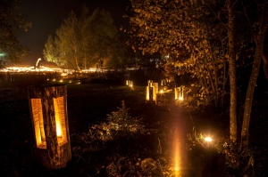 Vienkoču parkā norisinājās Uguns Nakts, kura mērķis ir vienu īso rudens dienu padarīt ilgāk gaišu, dot iespēju uzlādēt sevi ar sveču gaismu un siltumu 35