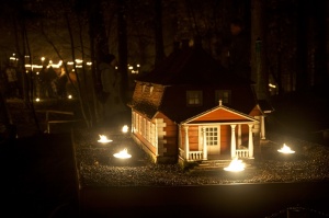 Vienkoču parkā norisinājās Uguns Nakts, kura mērķis ir vienu īso rudens dienu padarīt ilgāk gaišu, dot iespēju uzlādēt sevi ar sveču gaismu un siltumu 36