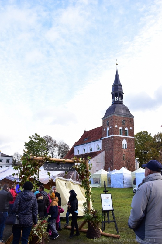 Simjūda tirgus Valmierā pulcē tirgotājus ar viduslaiku Livonijas labumiem 268209