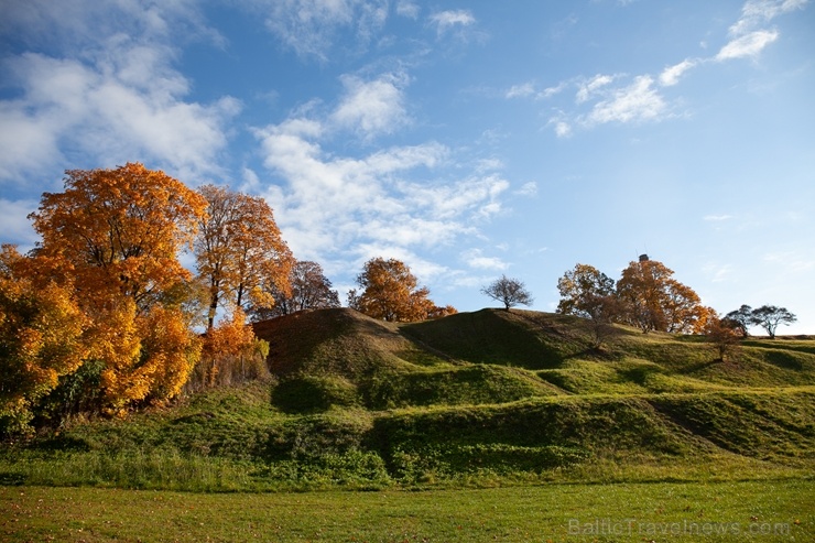 Deviņu pakalnu pilsēta Talsi rāmi pārklājas rudens zeltā 268304