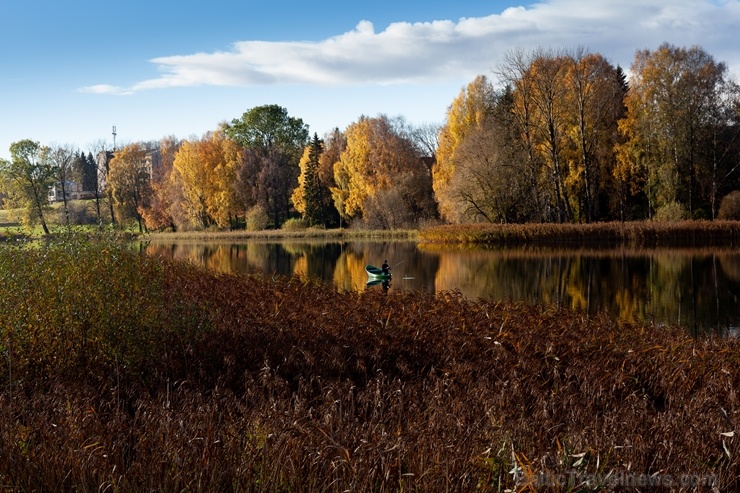 Deviņu pakalnu pilsēta Talsi rāmi pārklājas rudens zeltā 268316