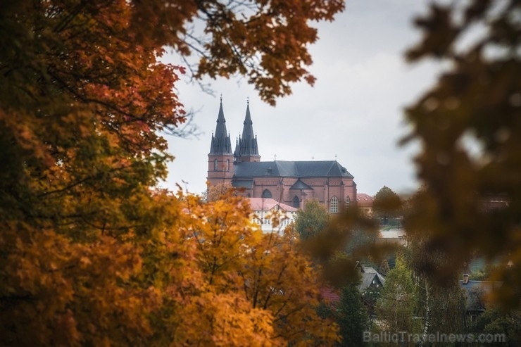 Rēzeknes septiņos pakalnos spēlējas mākslinieks Rudens 268465