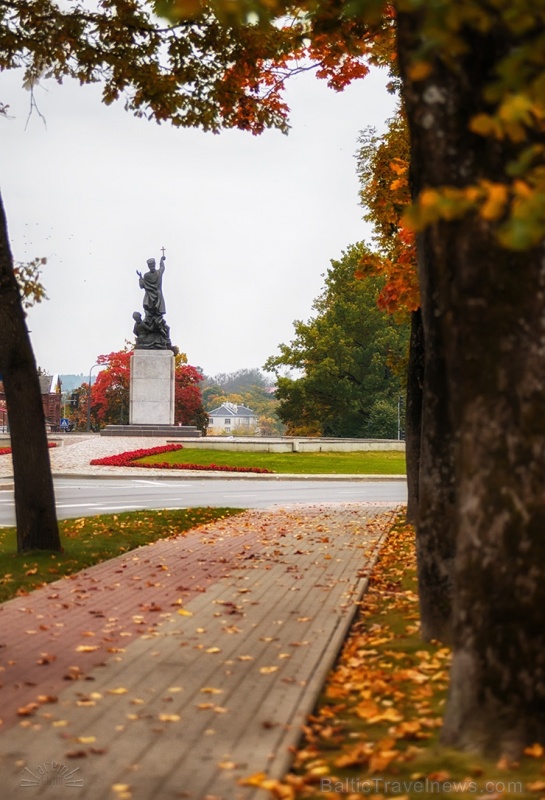 Rēzeknes septiņos pakalnos spēlējas mākslinieks Rudens 268482