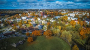 Rēzeknes septiņos pakalnos spēlējas mākslinieks Rudens 13