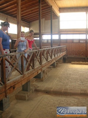 Pašā Pafosā atrodas Kato Pafos Arheoloģiskais parks, kurā apskatāmas vietas un objekti no aizvēsturiskiem līdz viduslaikiem 14660