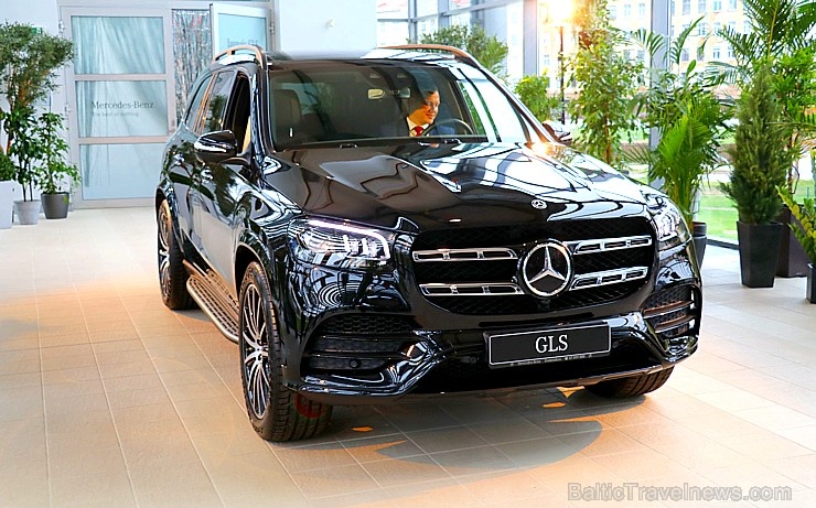 «Domenikss» medijiem prezentē jaunās paaudzes «Mercedes Benz GLS» apvidus automobili 269124