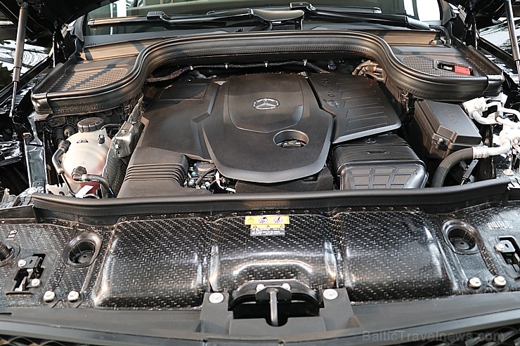 «Domenikss» medijiem prezentē jaunās paaudzes «Mercedes Benz GLS» apvidus automobili 269137