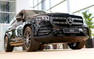 «Domenikss» medijiem prezentē jaunās paaudzes «Mercedes Benz GLS» apvidus automobili 23