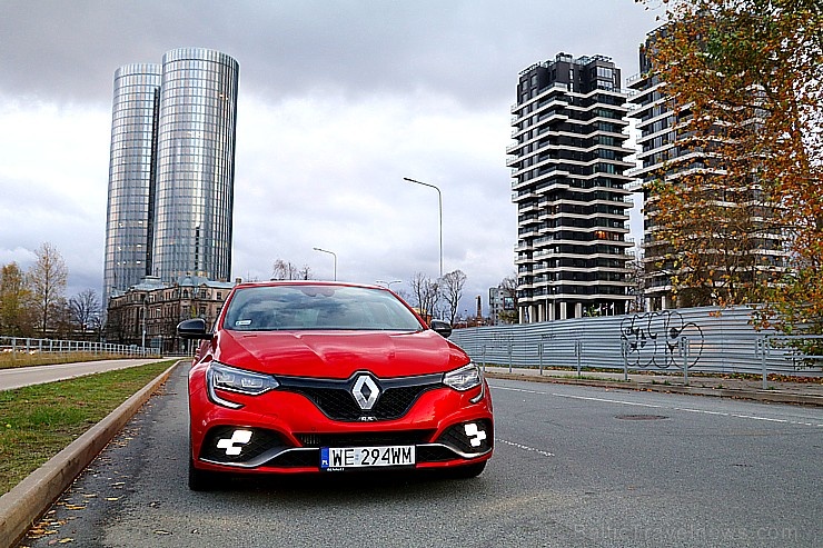 Travelnews.lv apceļo Rīgas apkārtni ar jauno un 300 zirgspēku jaudīgo «Renault Megane RS 300 Trophy» 269366