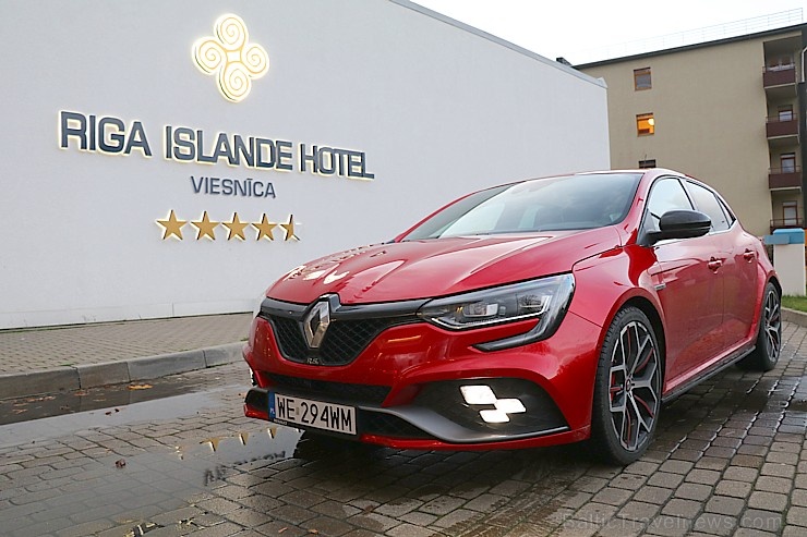 Travelnews.lv apceļo Rīgas apkārtni ar jauno un 300 zirgspēku jaudīgo «Renault Megane RS 300 Trophy» 269368