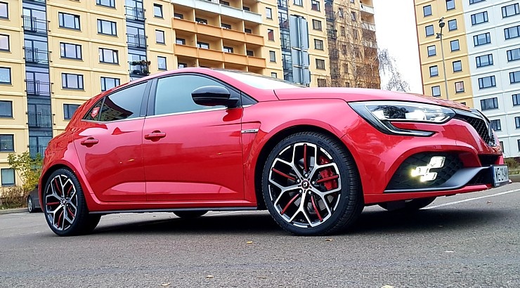 Travelnews.lv apceļo Rīgas apkārtni ar jauno un 300 zirgspēku jaudīgo «Renault Megane RS 300 Trophy» 269369