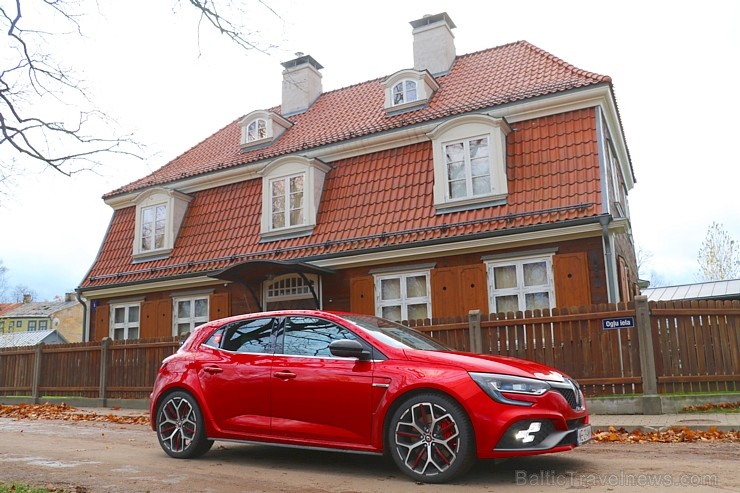 Travelnews.lv apceļo Rīgas apkārtni ar jauno un 300 zirgspēku jaudīgo «Renault Megane RS 300 Trophy» 269370