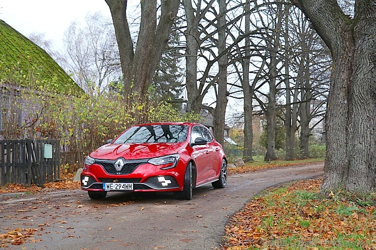 Travelnews.lv apceļo Rīgas apkārtni ar jauno un 300 zirgspēku jaudīgo «Renault Megane RS 300 Trophy» 269372