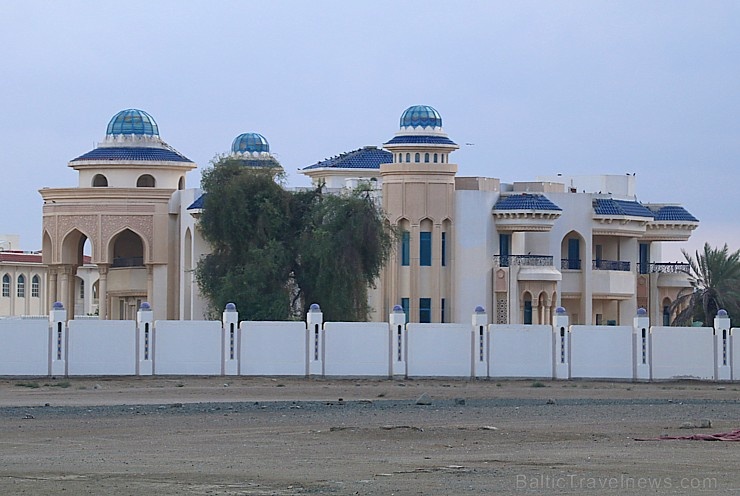 Travelnews.lv piedāvā fotomirkļus no ceļojuma autobusa loga Šārdžas emirātos. Atbalsta: VisitSharjah.com un Novatours.lv 269824