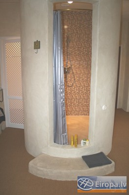 Dizainiski izsmalcināta dušas telpa 14698