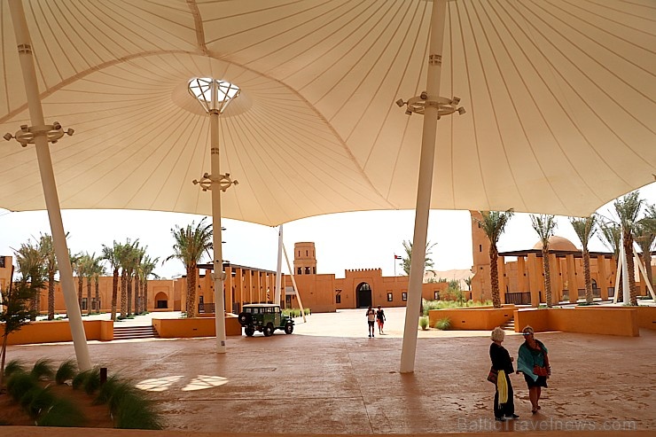 Tuksnesī apmeklējam un pusdienojam Šārdžas emirātu viesnīcā «Al Badayer Oasis», kas pieder emirāta īpašo naktsmītņu kolekcijai «Mysk  Sharjah Collecti 270359