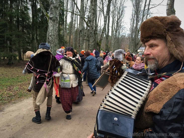 Latvijas Etnogrāfiskajā brīvdabas muzejā Mārtiņdienā norisinājās krāšņas svinības 270844