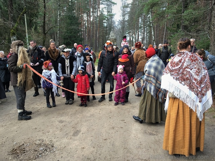 Latvijas Etnogrāfiskajā brīvdabas muzejā Mārtiņdienā norisinājās krāšņas svinības 270848