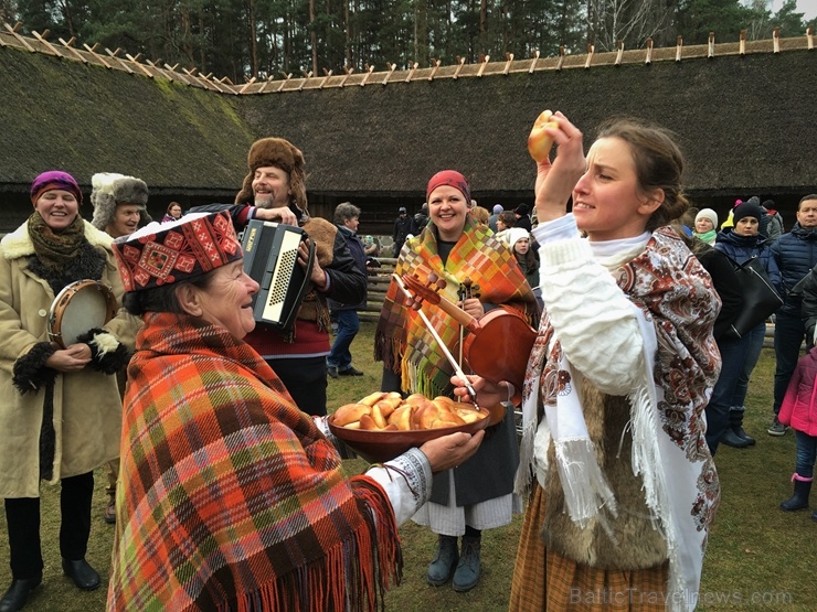 Latvijas Etnogrāfiskajā brīvdabas muzejā Mārtiņdienā norisinājās krāšņas svinības 270854