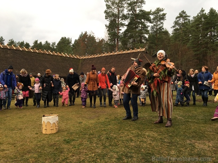 Latvijas Etnogrāfiskajā brīvdabas muzejā Mārtiņdienā norisinājās krāšņas svinības 270871