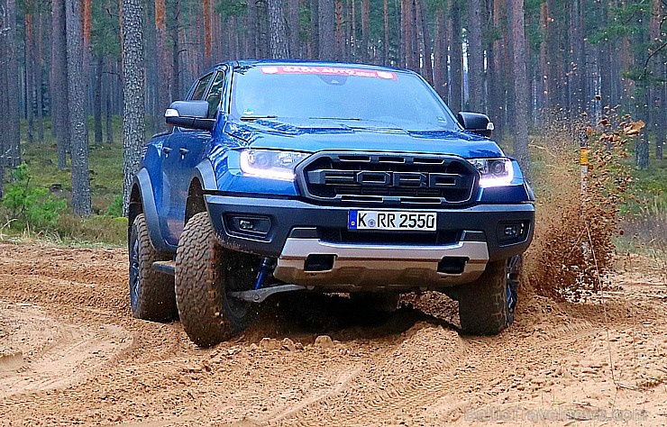 Travelnews.lv trasē iepazīst jaudīgus spēkratus «Ford Ranger Raptor» un «Ford Focus ST» 271165