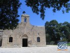 7 km pirms Larnakas, Kiti ciematā atrodas Angeloktisti jeb Enģeļu celtā baznīca, tajā ir saglabājies rets 6. gs. mākslas piemērs - sienu mozaika - Jau 10