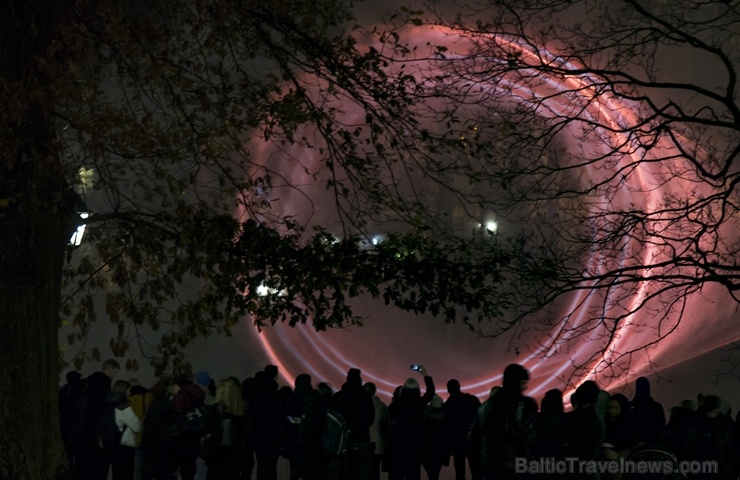 Gaismas festivāls «Staro Rīga» pārsteidz ar ceturtajai dimensijai veltītiem mākslas objektiem 271417