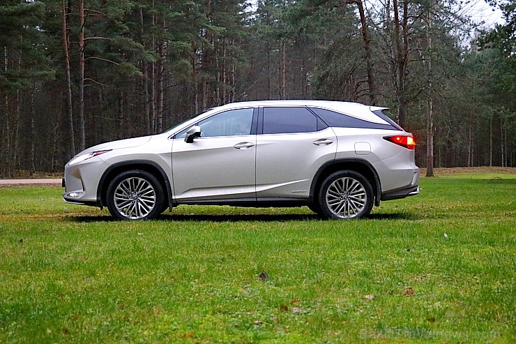 Travelnews.lv Latvijas svētku dzimšanas dienu sagaida ar jauno «Lexus RX450HL» 271443