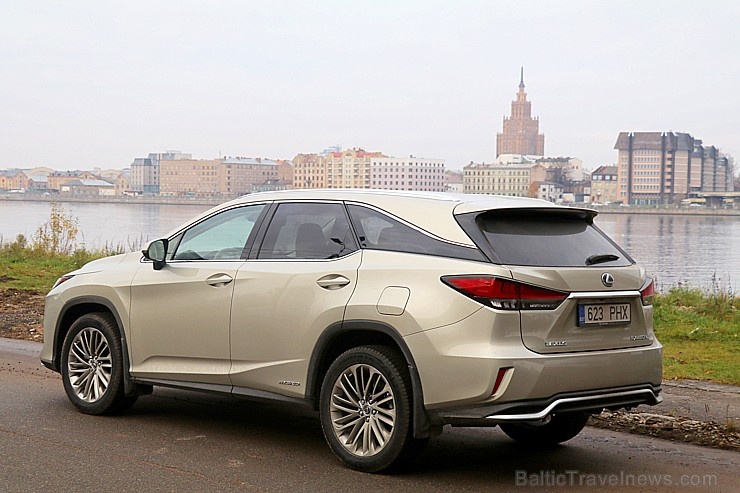 Travelnews.lv Latvijas svētku dzimšanas dienu sagaida ar jauno «Lexus RX450HL» 271448