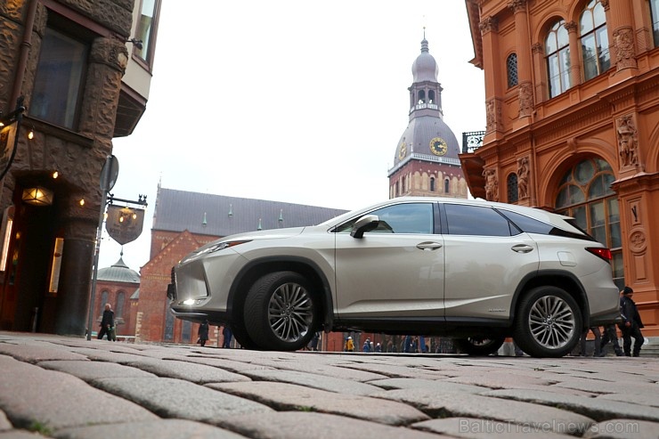 Travelnews.lv Latvijas svētku dzimšanas dienu sagaida ar jauno «Lexus RX450HL» 271449