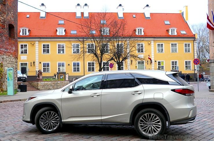 Travelnews.lv Latvijas svētku dzimšanas dienu sagaida ar jauno «Lexus RX450HL» 271451