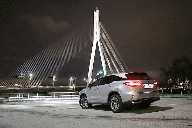 Travelnews.lv Latvijas svētku dzimšanas dienu sagaida ar jauno «Lexus RX450HL» 271482