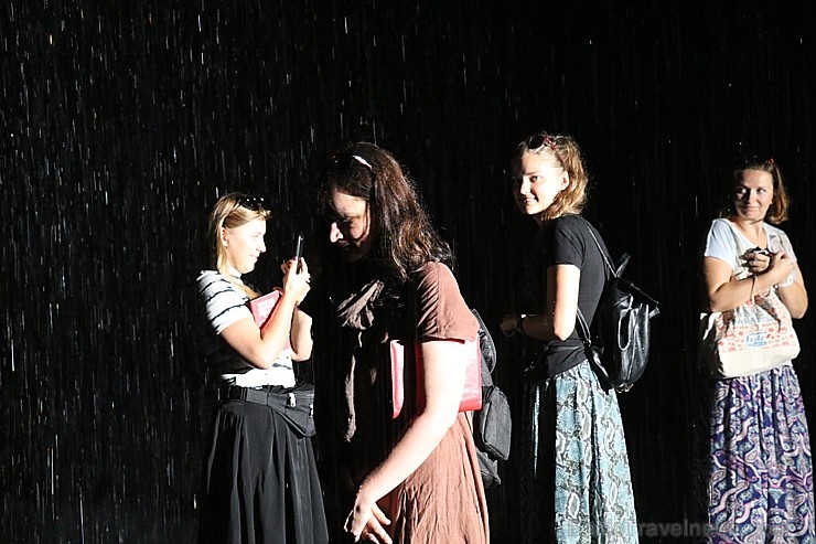 Travelnews.lv izbauda vienreizēju «Sharjah Rain Room» lietus burvību. Atbalsta: VisitSharjah.com un Novatours.lv 272134