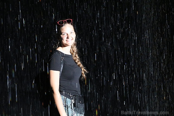 Travelnews.lv izbauda vienreizēju «Sharjah Rain Room» lietus burvību. Atbalsta: VisitSharjah.com un Novatours.lv 272135