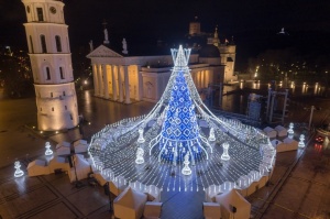 Viļņā iededz vienu no skaistākajām Ziemassvētku eglēm Eiropā 9