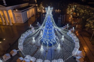 Viļņā iededz vienu no skaistākajām Ziemassvētku eglēm Eiropā 12