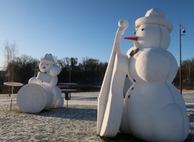 Cauri deviņām Latvijas kaprīzajām ziemām Dobeles dižie sniegavīri ir veiksmīgi atnākuši līdz savam desmitajam saietam 3
