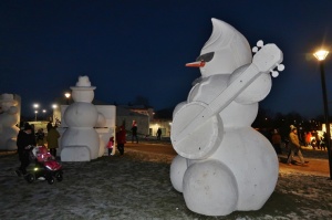 Cauri deviņām Latvijas kaprīzajām ziemām Dobeles dižie sniegavīri ir veiksmīgi atnākuši līdz savam desmitajam saietam 12