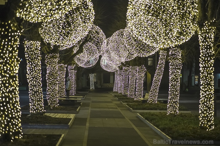 Ogres pilsēta Ziemassvētku gaidīšanas laikā ir mirdzošu lampiņu ieskauta 272764