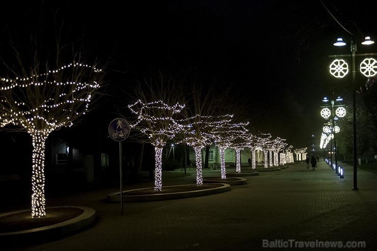 Ogres pilsēta Ziemassvētku gaidīšanas laikā ir mirdzošu lampiņu ieskauta 272767