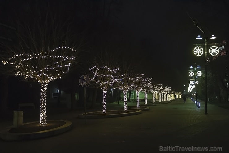 Ogres pilsēta Ziemassvētku gaidīšanas laikā ir mirdzošu lampiņu ieskauta 272768