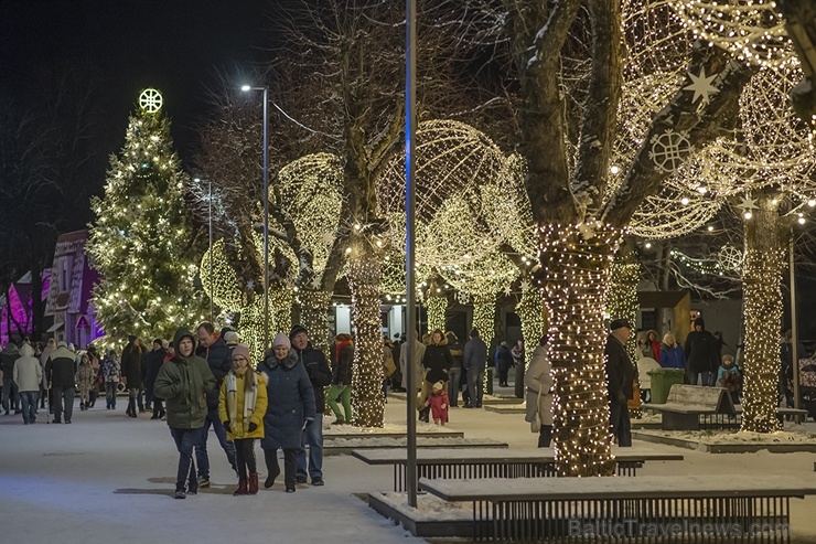 Ogres pilsēta Ziemassvētku gaidīšanas laikā ir mirdzošu lampiņu ieskauta 272785