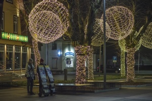 Ogres pilsēta Ziemassvētku gaidīšanas laikā ir mirdzošu lampiņu ieskauta 18