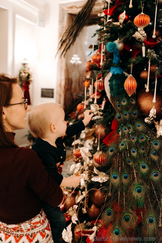 Viesnīca Grand Hotel Kempinski turpinot tradīciju pulcē rīdziniekus uz svinīgo Ziemassvētku egles iedegšanas ceremoniju 272826