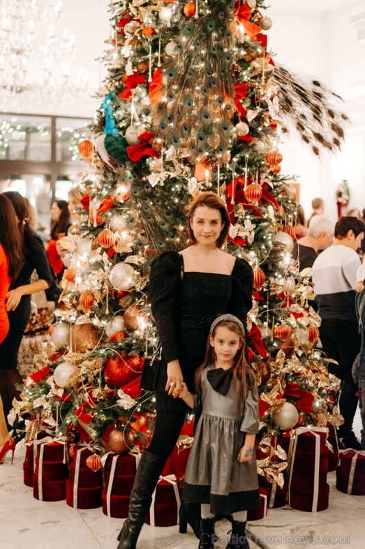 Viesnīca Grand Hotel Kempinski turpinot tradīciju pulcē rīdziniekus uz svinīgo Ziemassvētku egles iedegšanas ceremoniju 272839