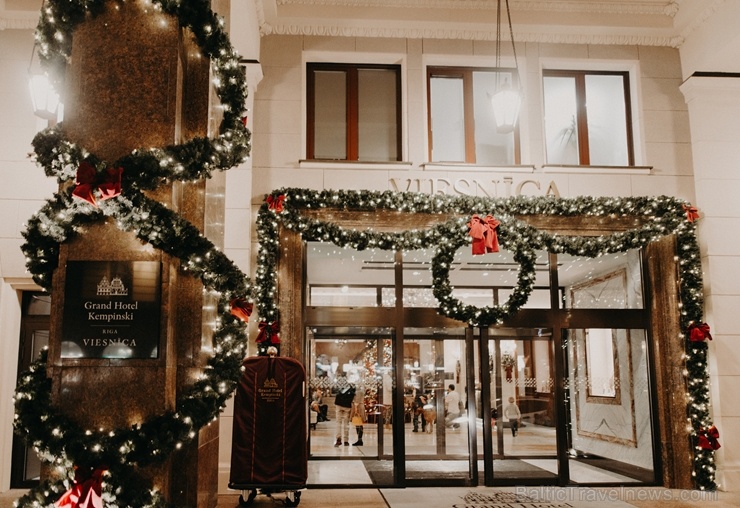 Viesnīca Grand Hotel Kempinski turpinot tradīciju pulcē rīdziniekus uz svinīgo Ziemassvētku egles iedegšanas ceremoniju 272855