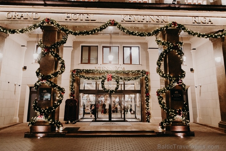 Viesnīca Grand Hotel Kempinski turpinot tradīciju pulcē rīdziniekus uz svinīgo Ziemassvētku egles iedegšanas ceremoniju 272856